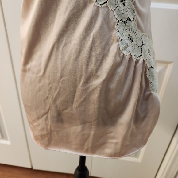 Vanity Fair Blush and Cream Camisole Nylon Romantic Lace Detail Women's 30 - Picture 4 of 12
